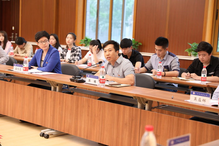 张京泽书记与民大青年共同学习习近平总书记在中国政法大学的讲话精神